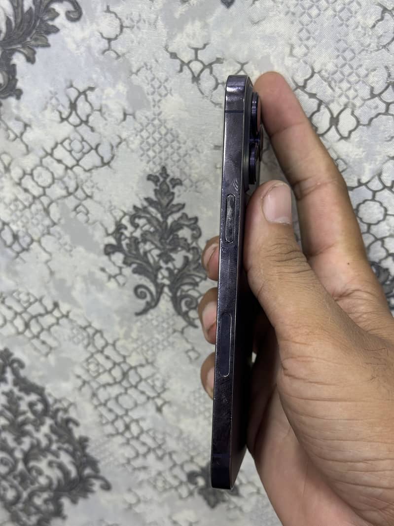 Apple iPhone 15 Pro 3