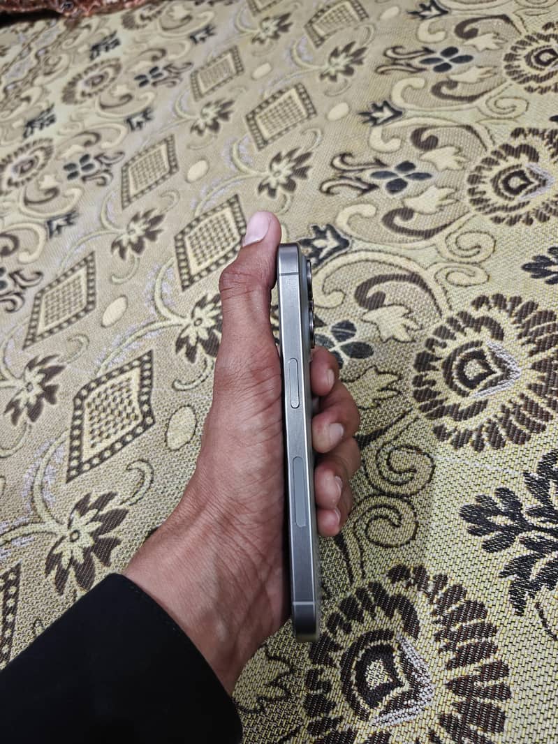 Apple iPhone 15 Pro 2