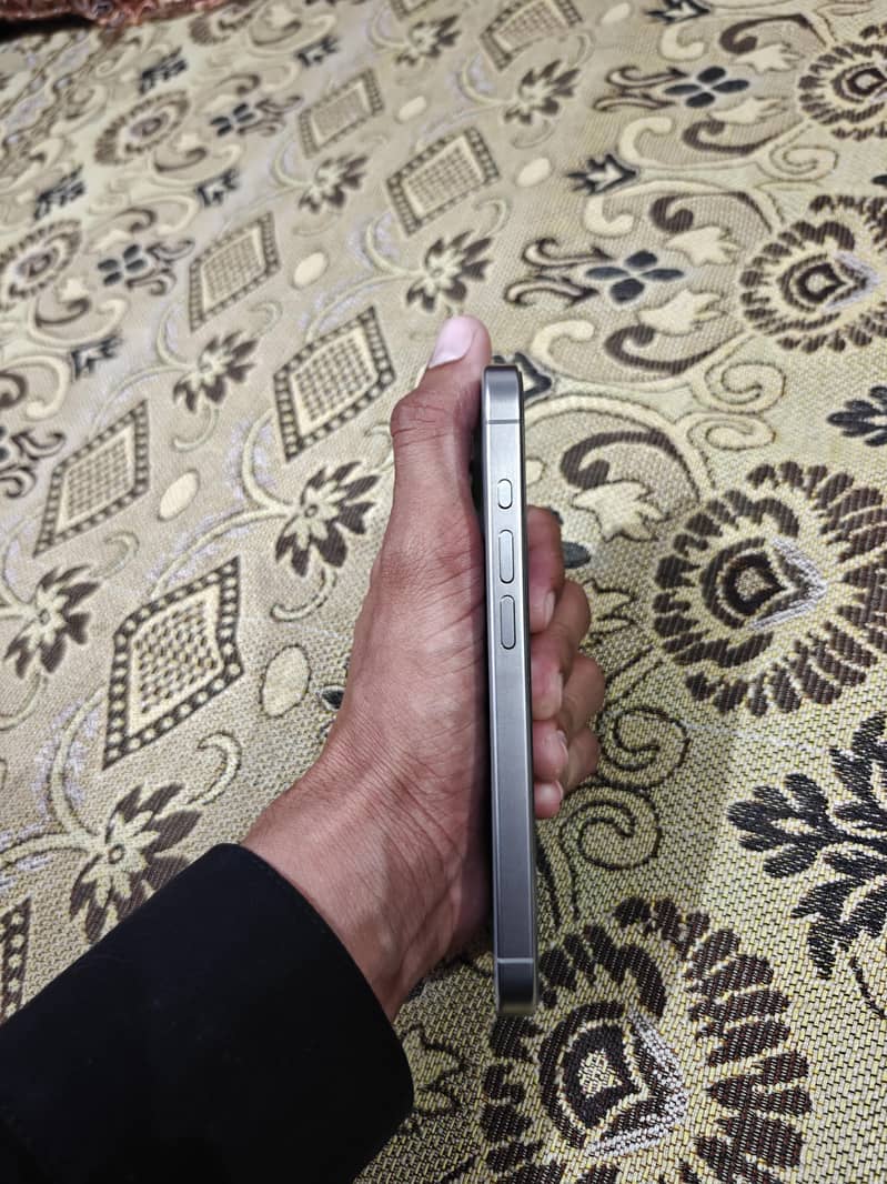 Apple iPhone 15 Pro 3