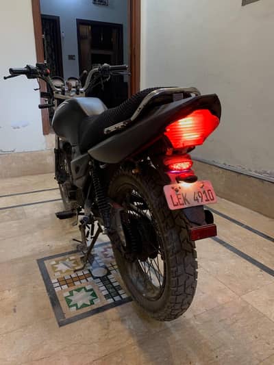 Ravi Piaggio 125, home used, excellent condition.