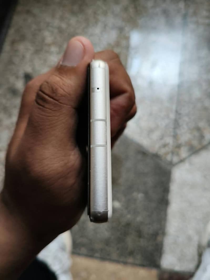 Google Pixel 7a 4