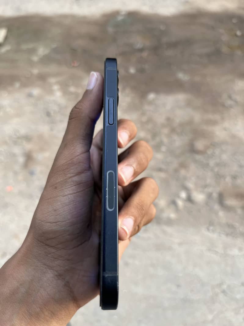 Apple iPhone 12 1