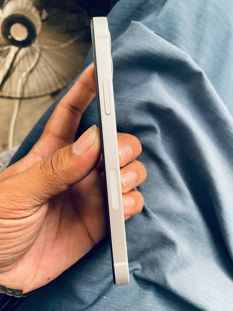 Apple iPhone 12 3