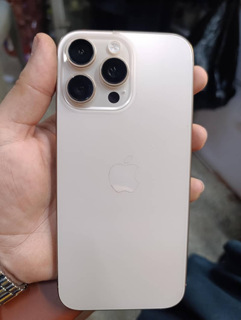 Apple iPhone 16 Pro Max 1