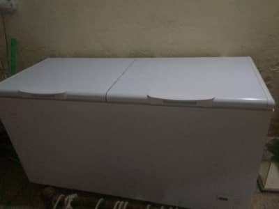 Deep Refrigerator for Grocery Shop