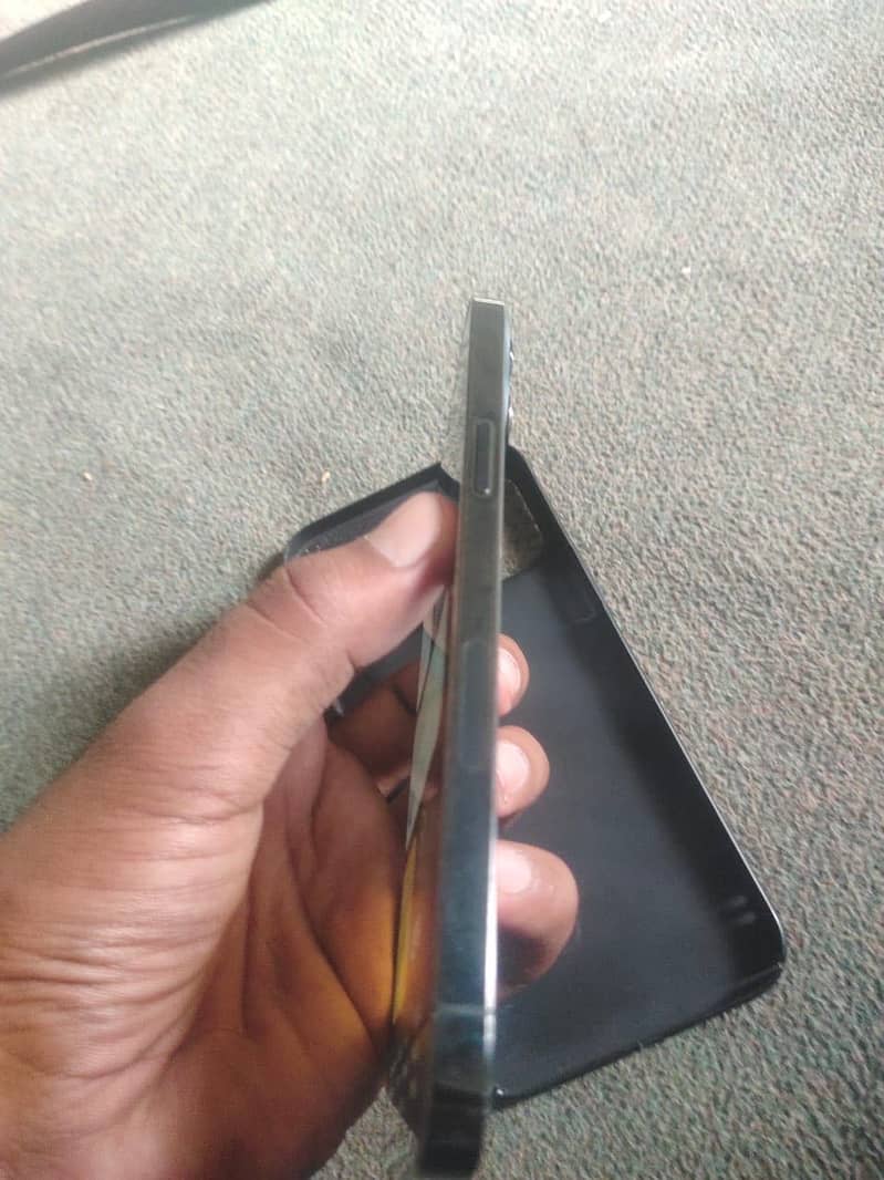 Apple iPhone 12 Pro Max 4