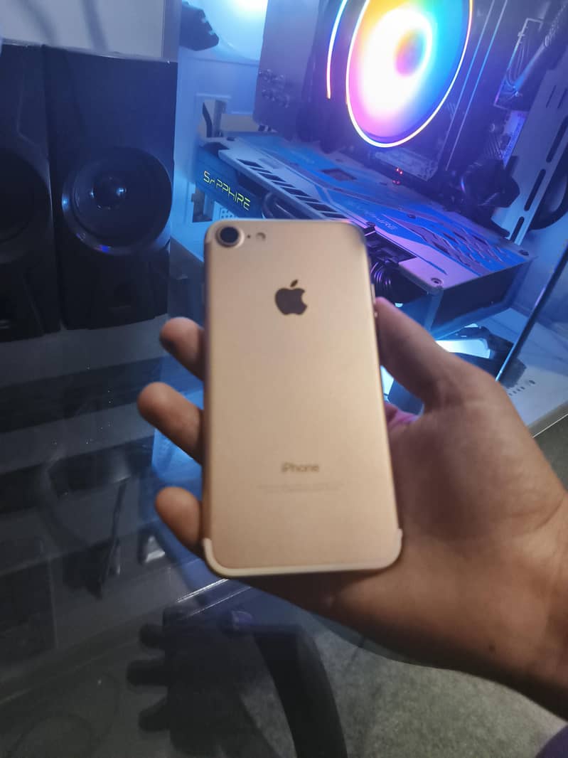 Apple iPhone 7 0
