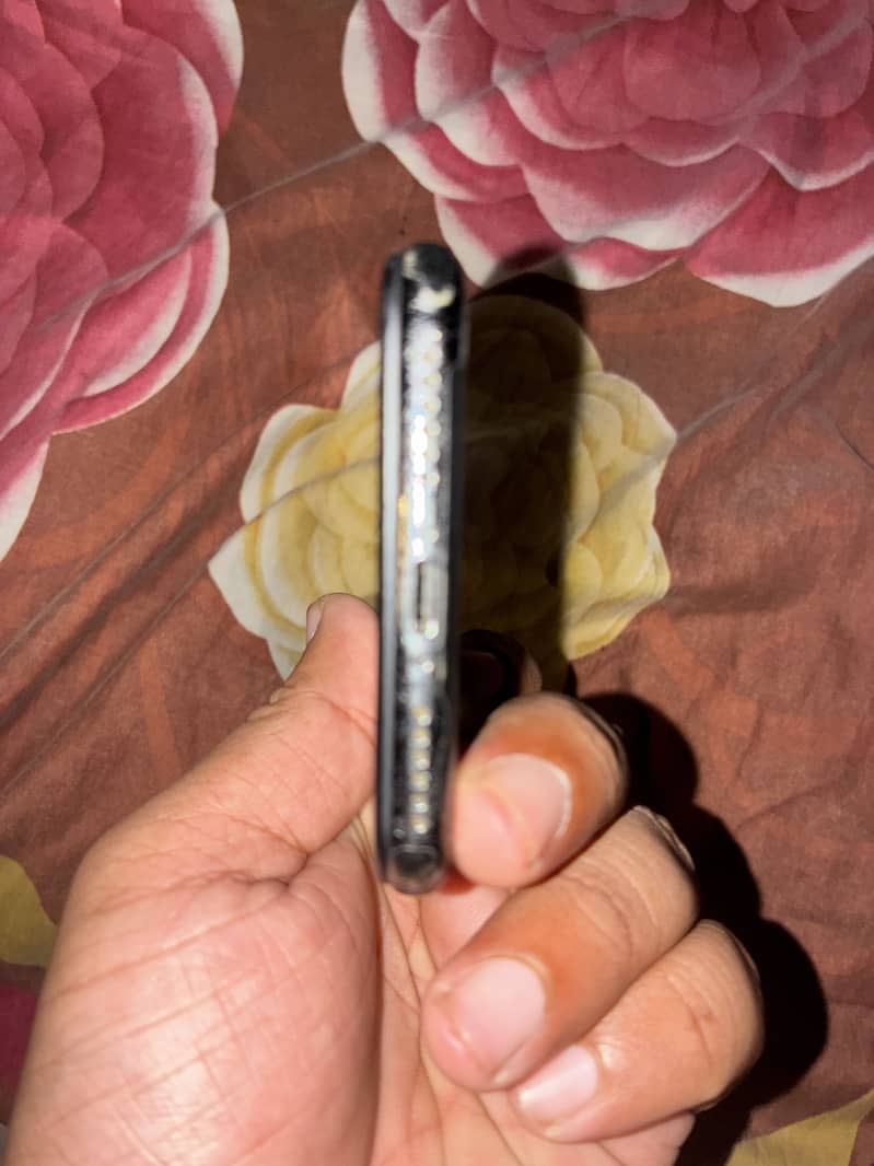Apple iPhone X 4