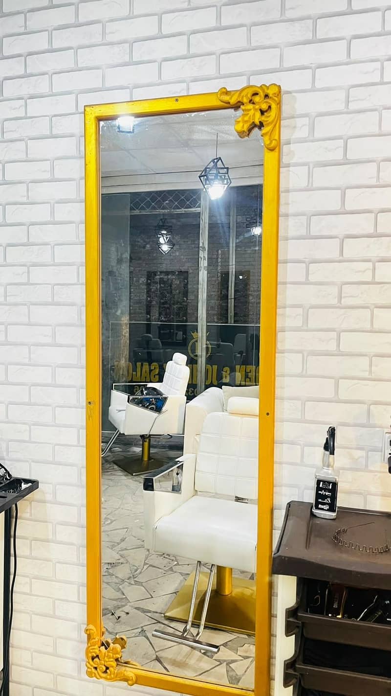 salon looking mirror 0