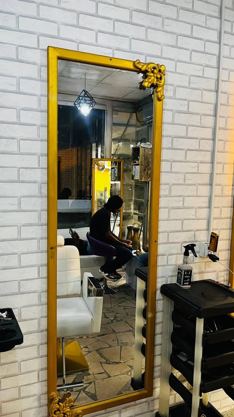 salon looking mirror 1