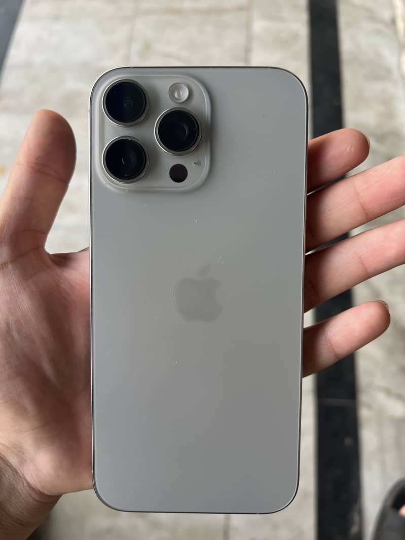 Apple iPhone 16 Pro Max 0