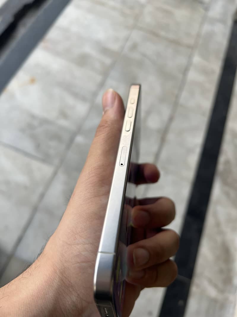 Apple iPhone 16 Pro Max 5