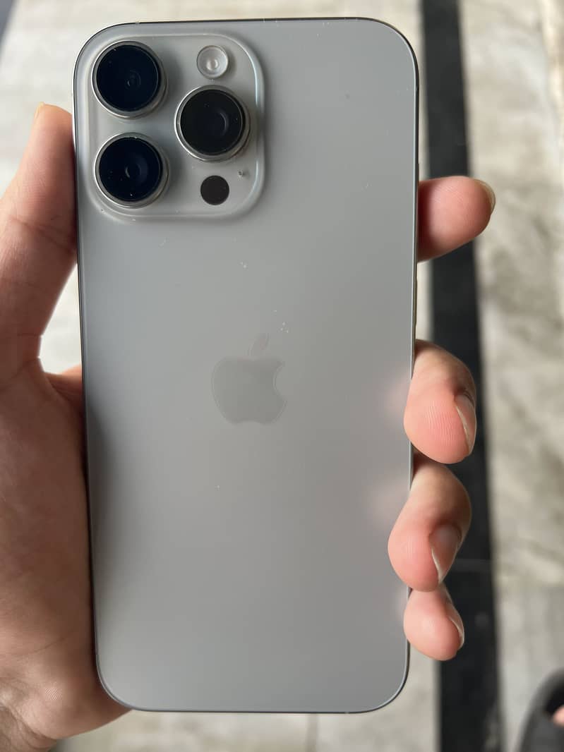 Apple iPhone 16 Pro Max 6