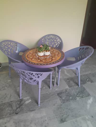 Plastic Chairs & Table – Set of 4 Chairs