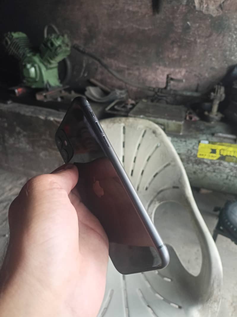 Apple iPhone 11 3