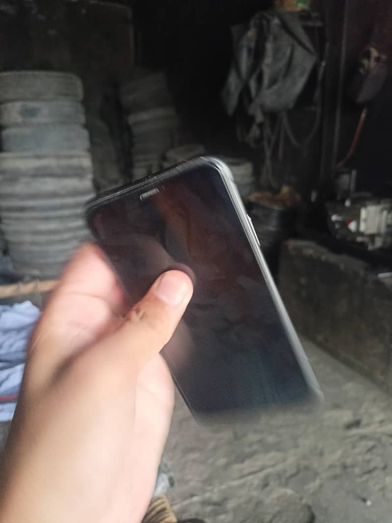 Apple iPhone 11 4