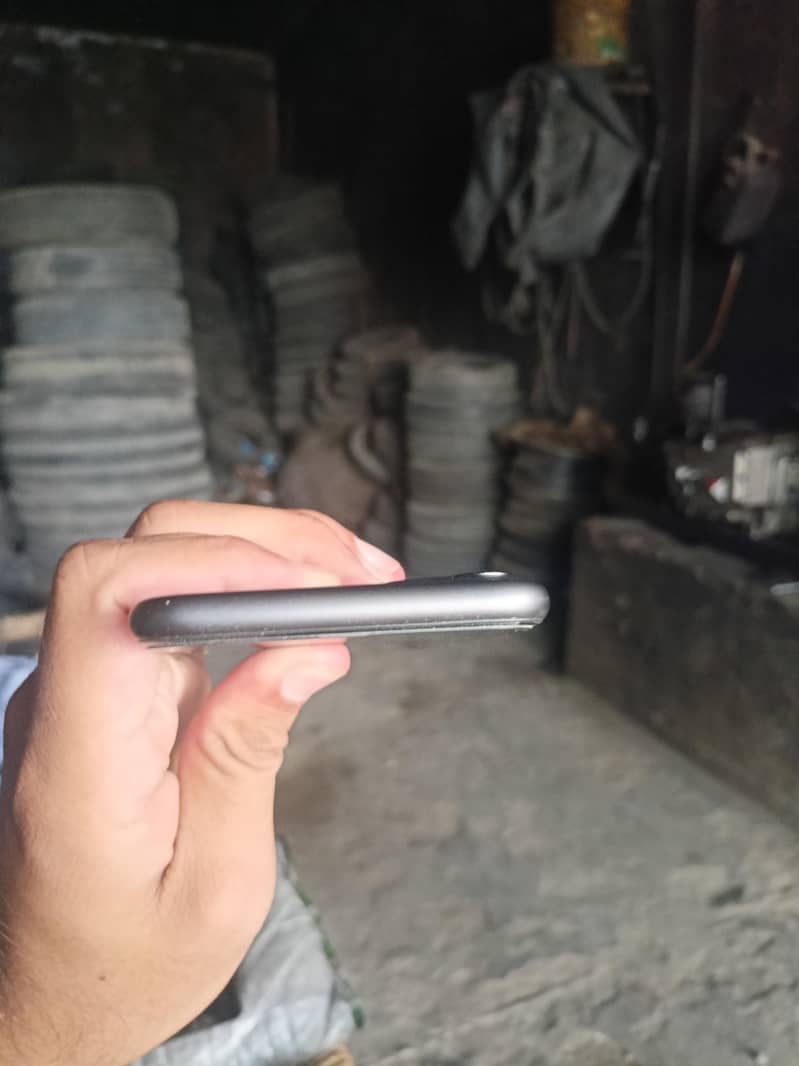 Apple iPhone 11 5