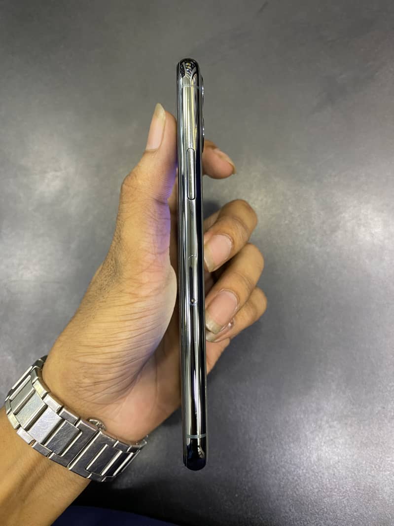 Apple iPhone 11 Pro 1