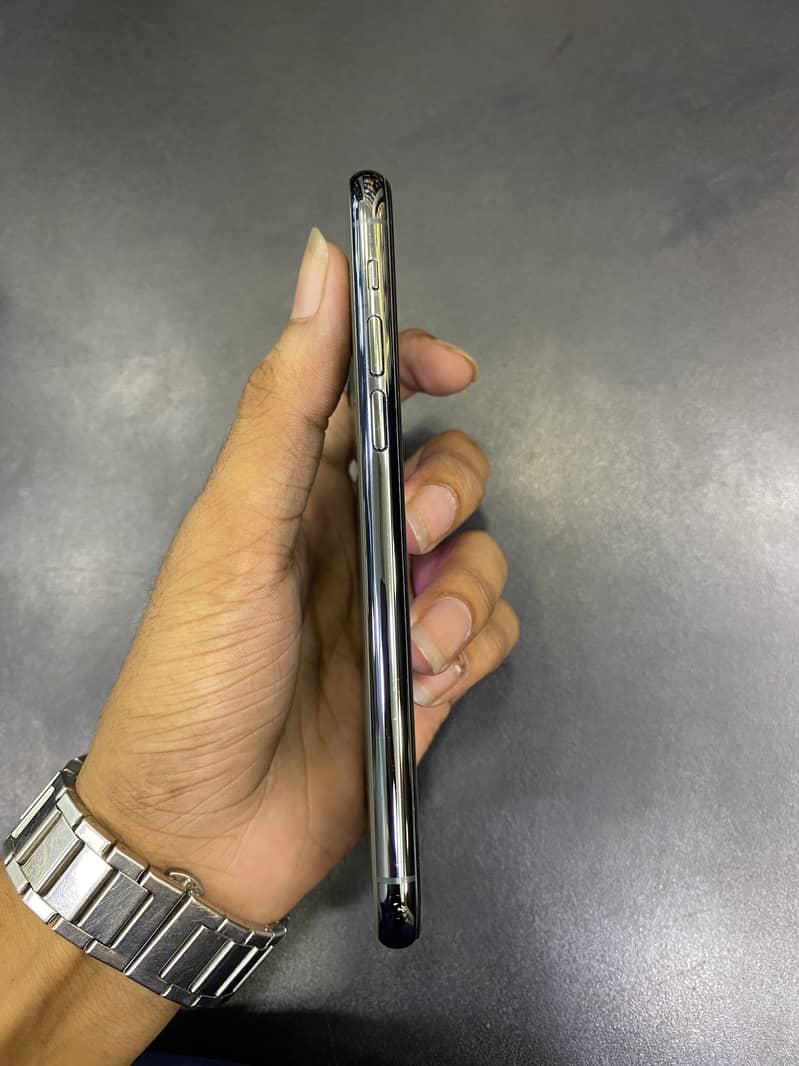Apple iPhone 11 Pro 2