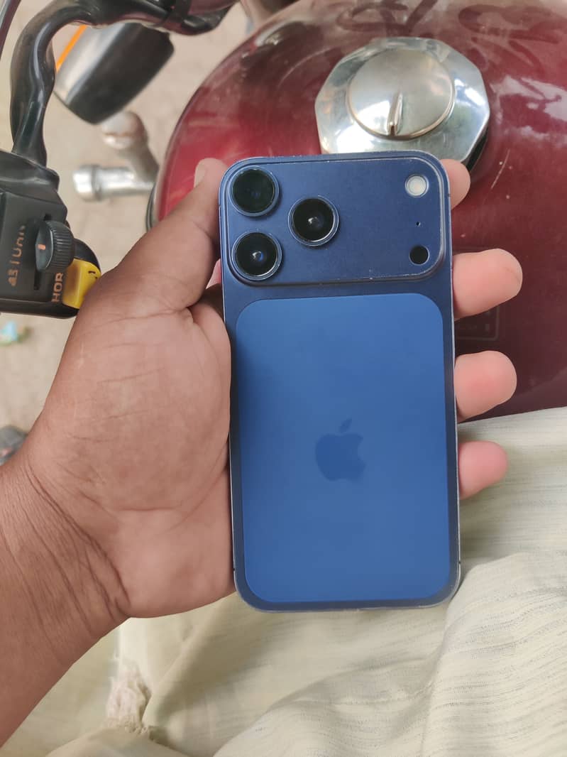 Apple iPhone XR 7