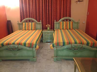 2 Wooden Single Beds with Side Table – Carved Vintage Bedroom Set