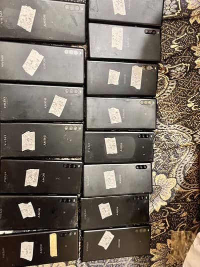 Sony Xperia 4 64 18 paice ha aur 2 32 27 paice ha