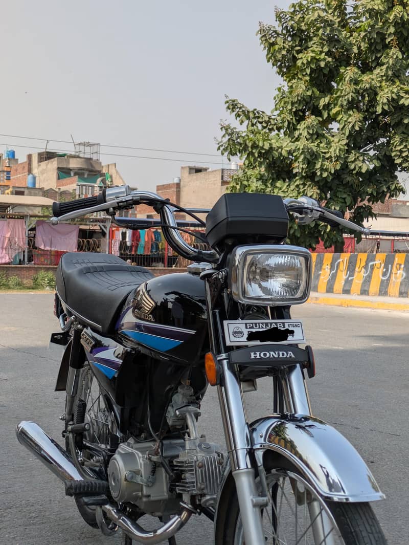 CD70 2005 Model 5