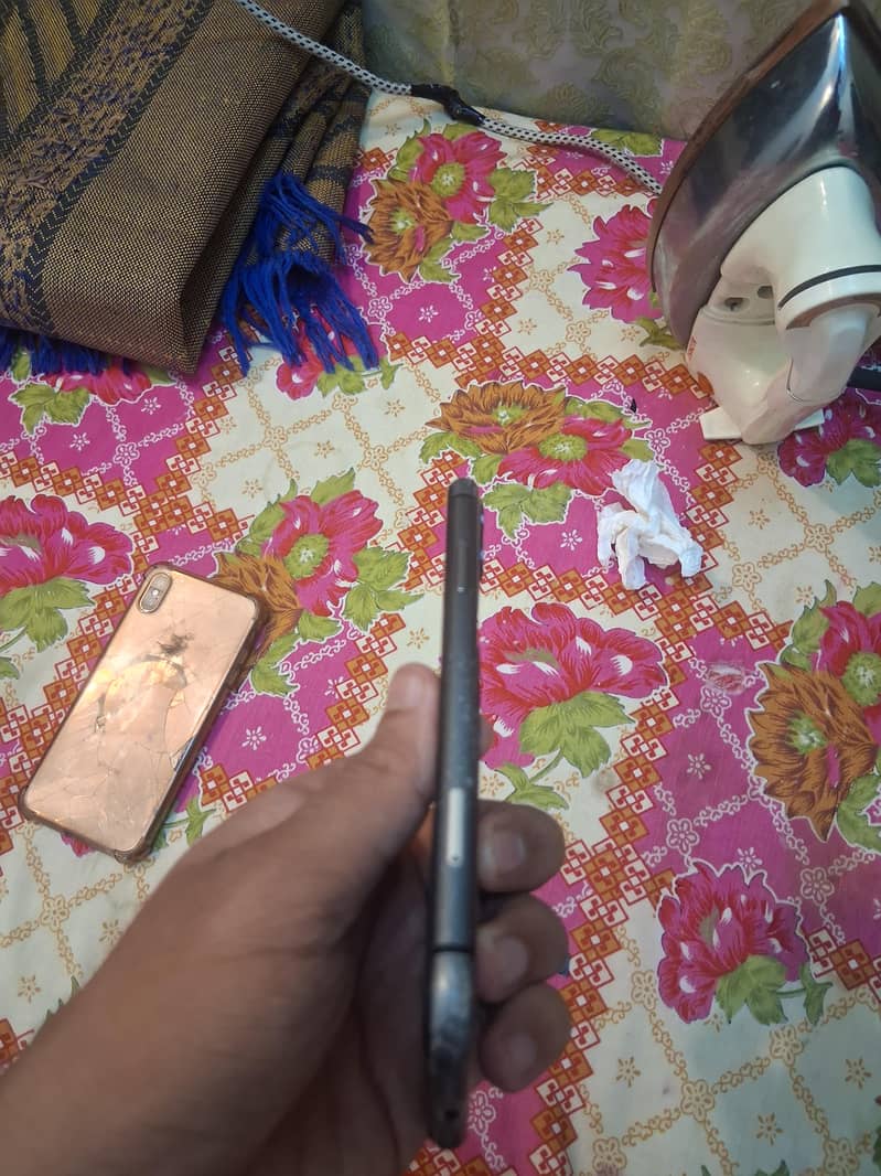 Apple iPhone 11 4