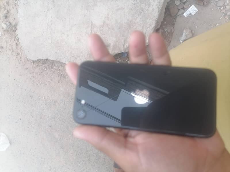 Apple iPhone SE 6