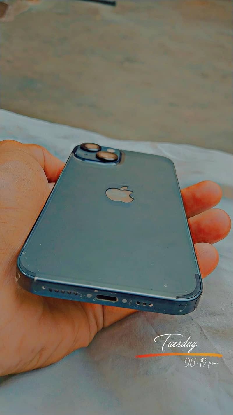 Apple iPhone 13 2