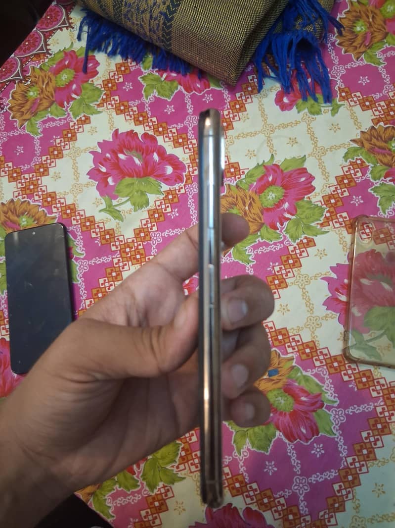 Apple iPhone XS Max 2