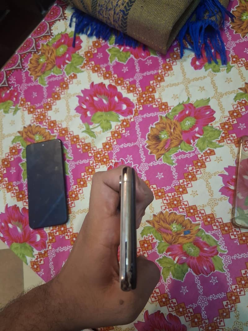 Apple iPhone XS Max 5