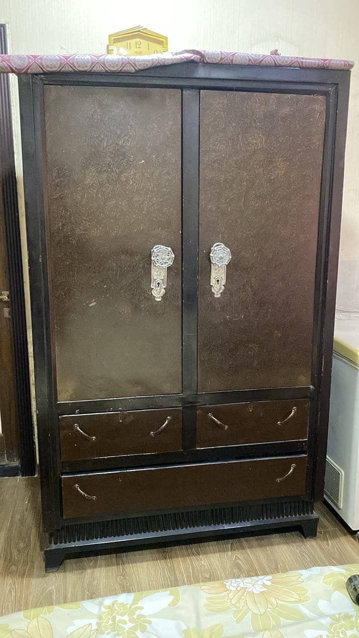 iron wardrobe 0