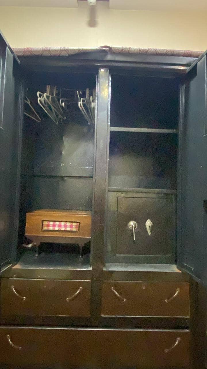 iron wardrobe 2