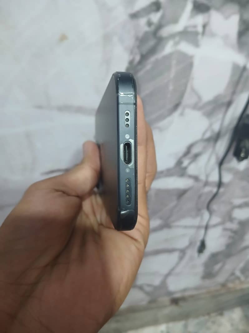 Apple iPhone 15 Pro 0