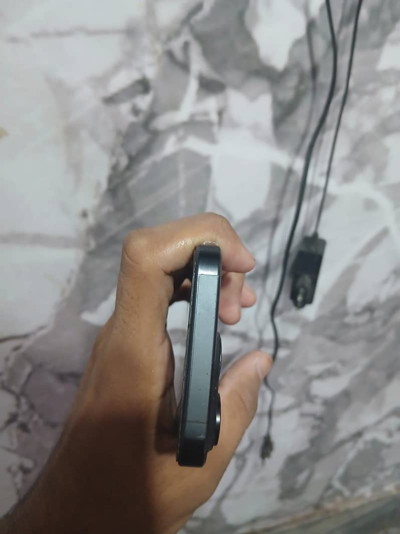 Apple iPhone 15 Pro 2