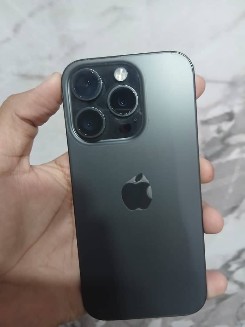 Apple iPhone 15 Pro 4
