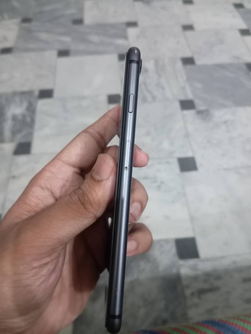 Apple iPhone 8 Plus 1