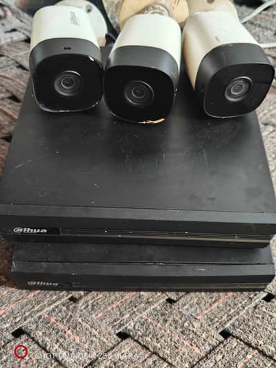 2 DVR Hain 8 Port or 4 Port 4 Camera's Hain Working me Hain all ok