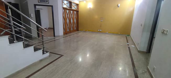10 Marla House For Rent Full Besment