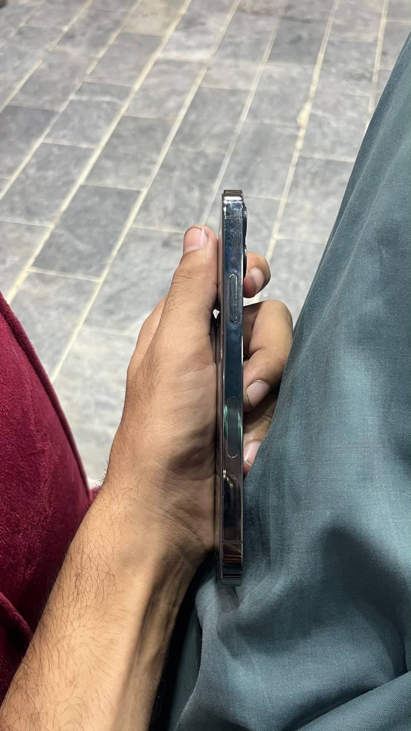 Apple iPhone 12 Pro 4