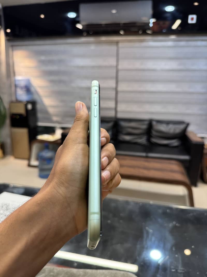 Apple iPhone 11 0