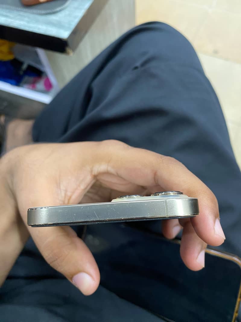Apple iPhone 13 Pro Max 4