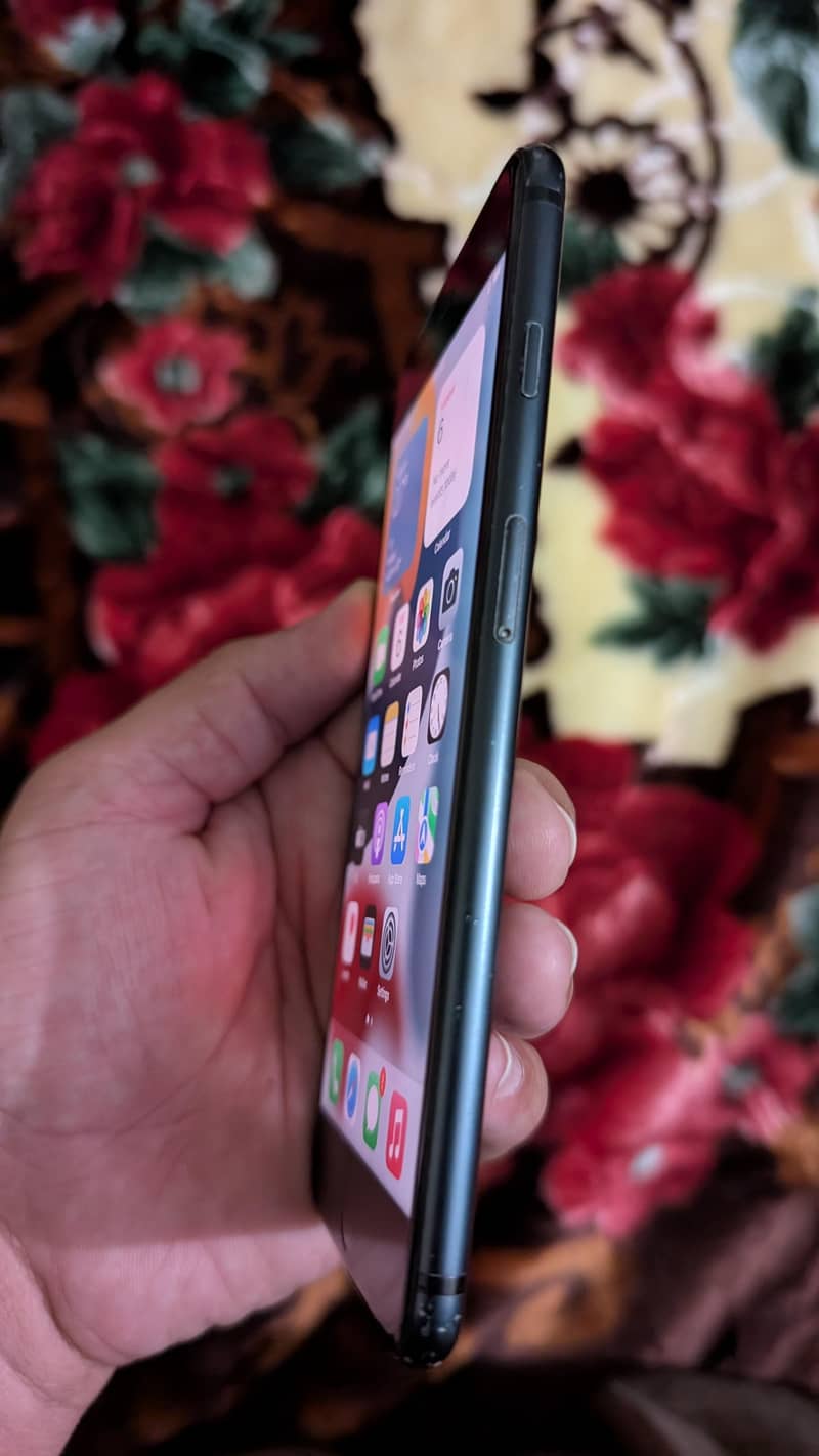 Apple iPhone 7 Plus 5