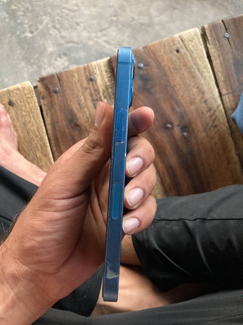 Apple iPhone 13 4
