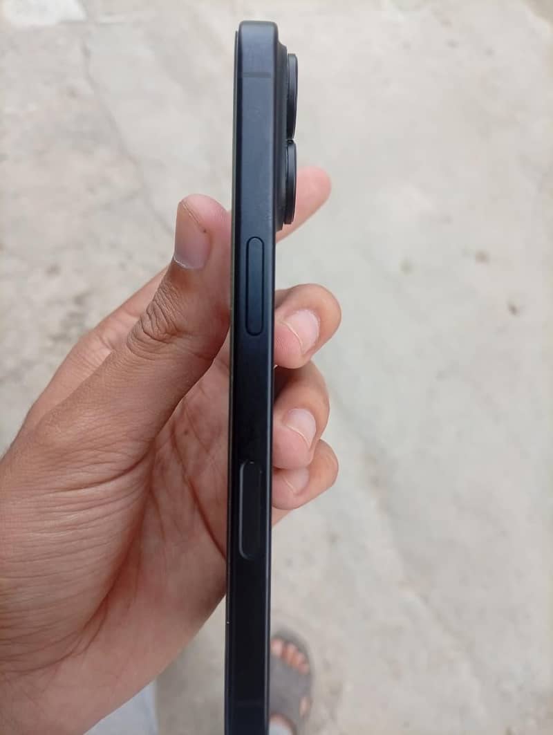 Apple iPhone 16 2
