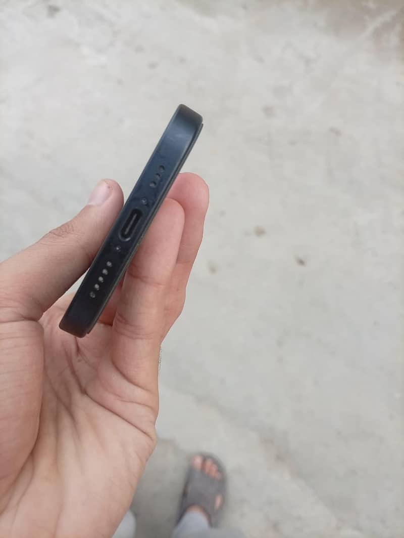 Apple iPhone 16 3