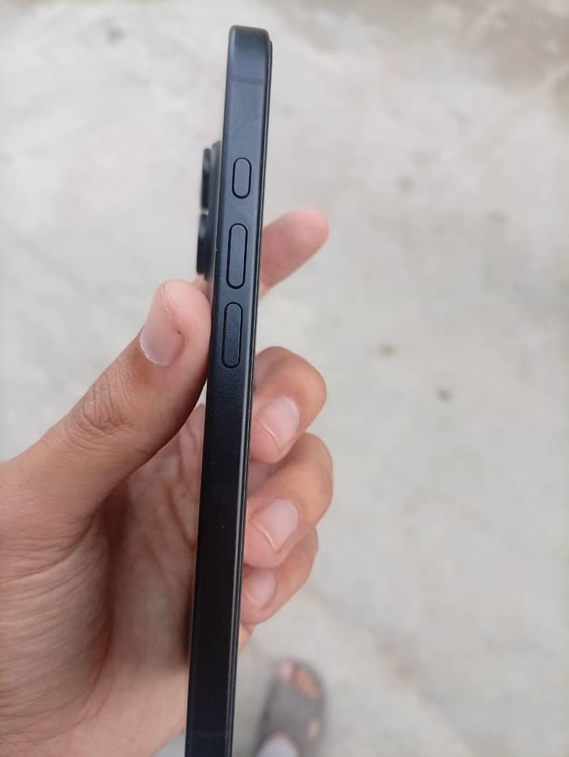 Apple iPhone 16 4