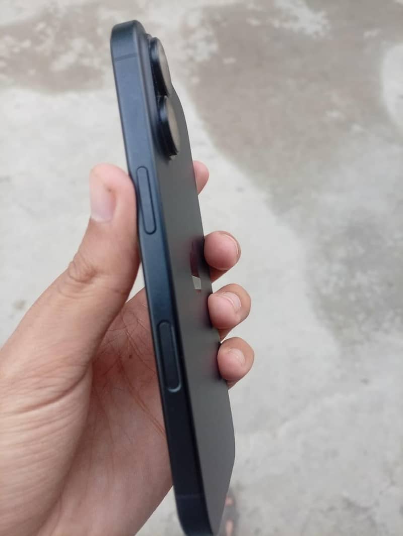 Apple iPhone 16 5