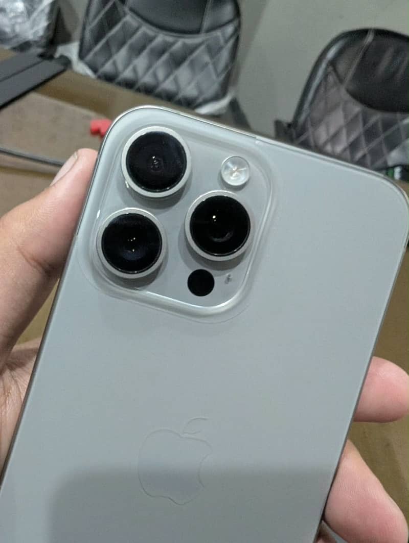 Apple iPhone 15 Pro Max 1